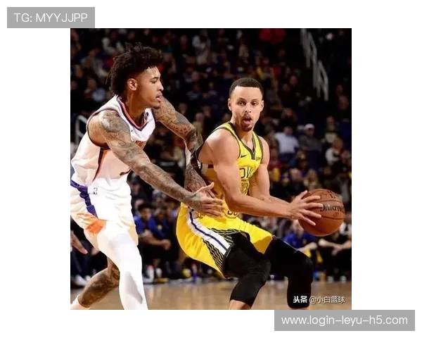 在持球推进下登贝莱与萨拉赫形成进攻路径分散趋势