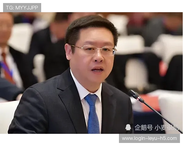 居然听说吴向东休息日开了家潮牌店？这反差有点大啊！