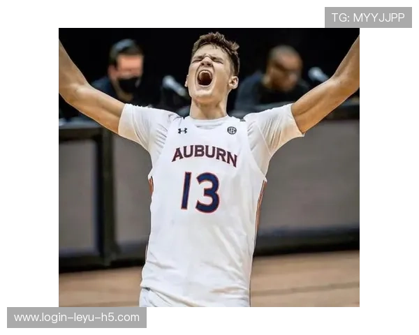 沃克·凯斯勒无球跑位效率提升 拉开防守缝隙助攻增长