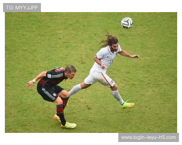 回传球规则如何判定？门将禁区内触球的细节解析